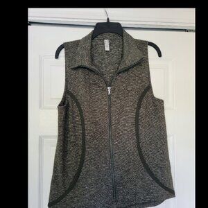 Under Armour Women's Full Zip Vest size Medium olive green & white